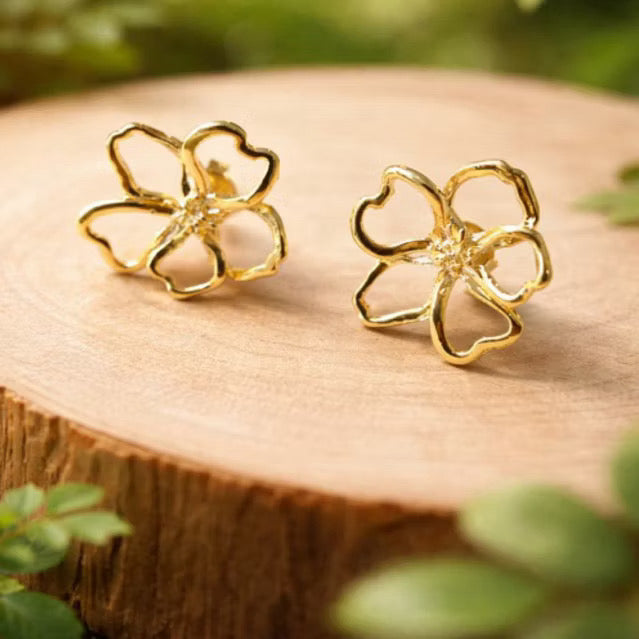 ￼Brinco Feminino Semijóia Orgânico Flor Leve e Delicado